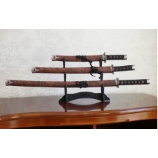 Набор из трёх самурайских мечей на подставке №1