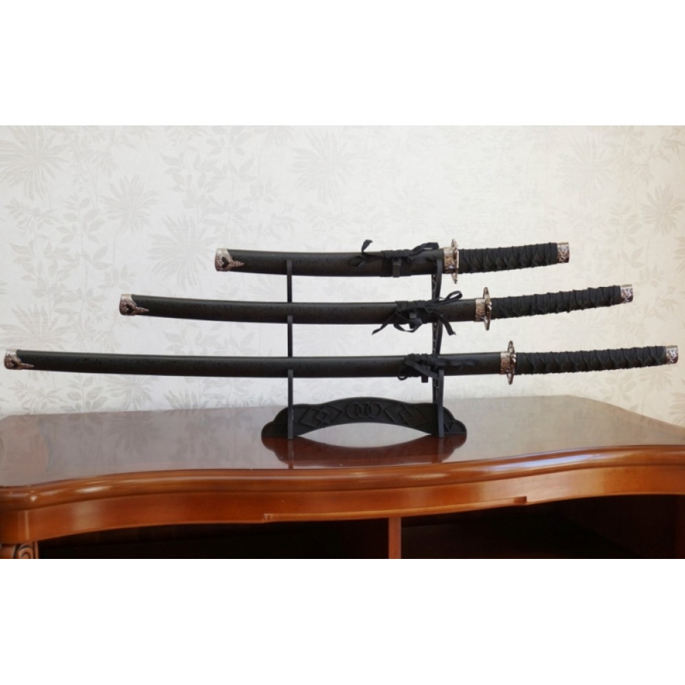 Набор из трёх самурайских мечей на подставке №3